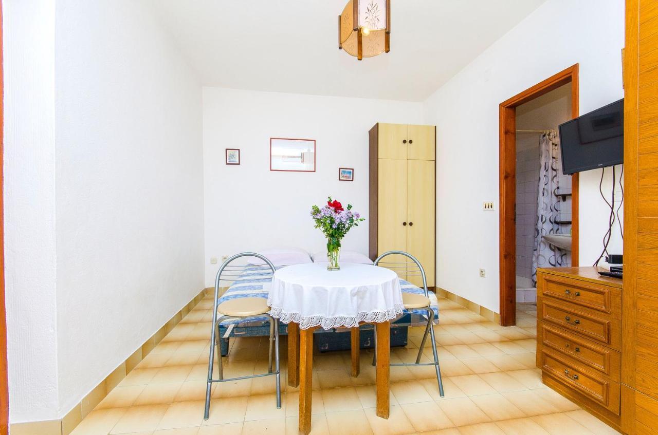 Apartments By The Sea Pisak, Omis - 2802 Buitenkant foto