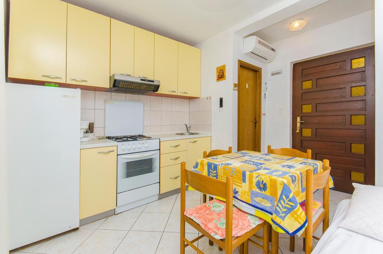 Apartments By The Sea Pisak, Omis - 2802 Buitenkant foto